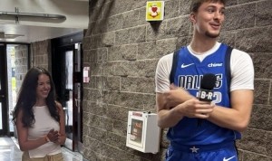 BR女记者晒出与弗拉格的合影：这是我的“欢迎来到NBA”时刻