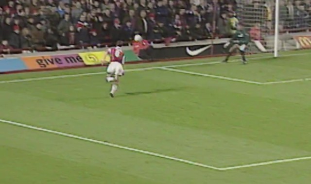 29年前维埃拉开启枪手传奇生涯：405场10冠铸就辉煌