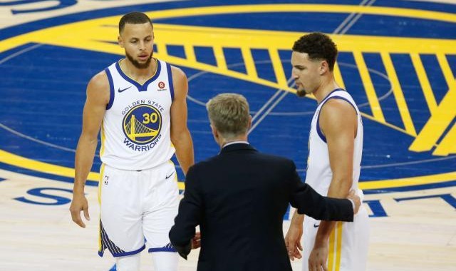 开云官网-总决赛首战击破勇士主场金身！坚韧绿军是客场巨龙