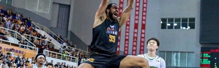 kaiyun-山东蜜獾第一年：一群在NBL″陪跑″的年轻人，图什么？|山东队|篮球|上海|三分球|篮协_新浪新闻